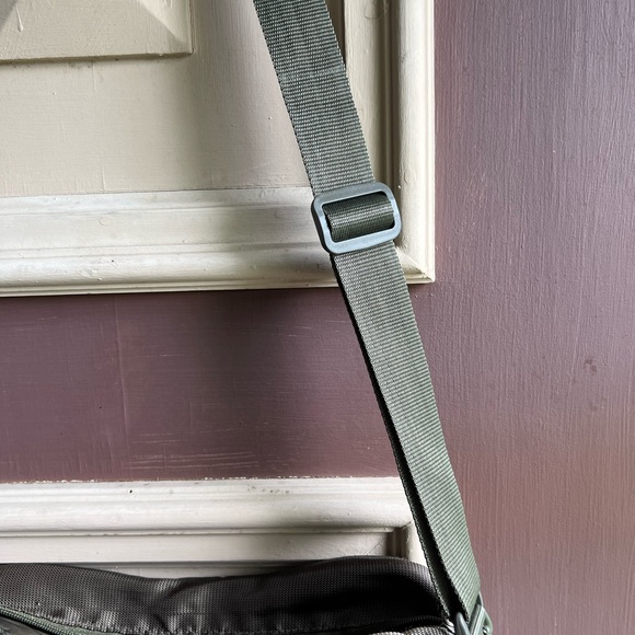 Columbia Soft Shoulder Briefcase Bag Thermal Pocket Adjustable Strap Green - Picture 10 of 11